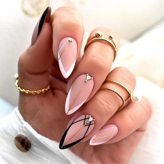 Fresh Oval Nails Spring 2024: Trendy Designs & Classy Colors