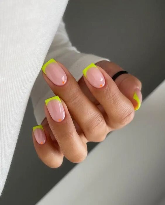 June Nails Color 2024: Trendsetting Styles for Vibrant Summer Manicures