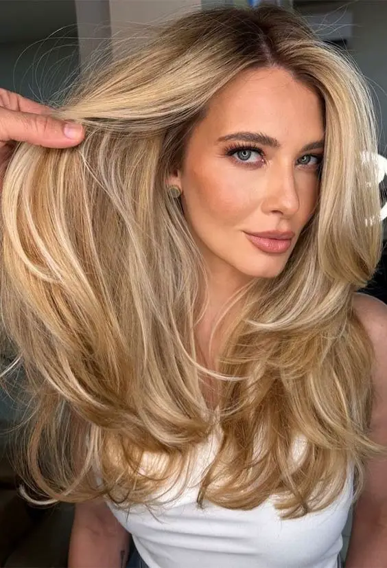 Explore the Charm of Golden Blonde Hair – Trends & Style Ideas