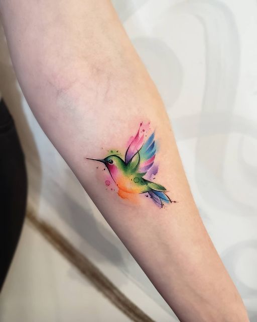 23 Stunning Hummingbird Tattoo Ideas: Geometric, Colorful, Minimalist, and Floral Designs