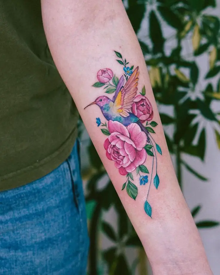 23 Stunning Hummingbird Tattoo Ideas: Geometric, Colorful, Minimalist, and Floral Designs