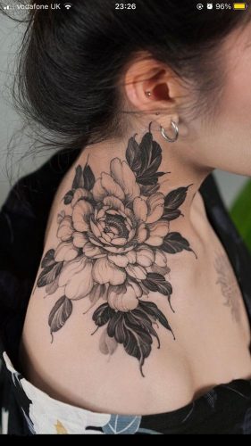 29 Stylish Neck Tattoo Ideas for Women